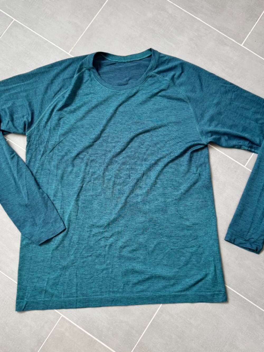 Lululemon Long Sleeve Green Activewear Shirt sz Lrg